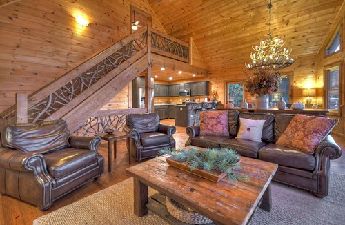 Ridges Over the Lake House | View-Topia - Stunning Cabin, Amazing Views, 15 min from Downtown Blueridge!