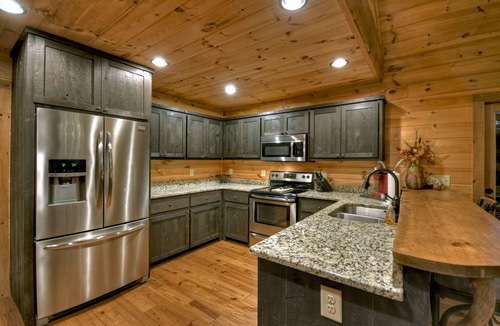 Ridges Over the Lake House | View-Topia - Stunning Cabin, Amazing Views, 15 min from Downtown Blueridge!