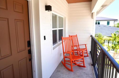 Crescent Beach House | Villa Serenō -2BR Luxe - Hammocks & Beach Bliss