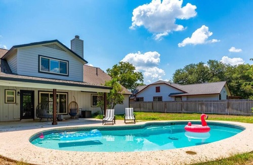 Round Rock House | Vintage 6BR Home/Pool & Game Lounge