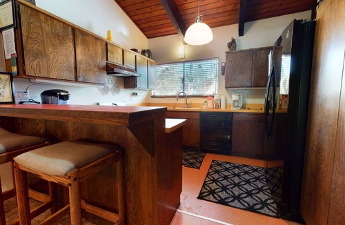 Mammoth Lakes Condo | Vintage Spacious Cabin for a Summer Get-a-way! Near The Village, Pool On-site