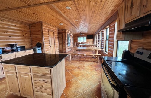 Crockett Cabin | VTG Lodge and Guest Suites - Experience the wild frontier of Crockett Texas