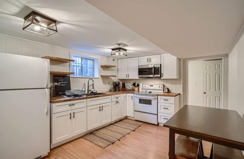 Edgewater Condo | W. Denver Metro Guest Suite I 5 star location w/Ki
