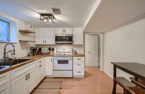 Edgewater Condo | W. Denver Metro Guest Suite I 5 star location w/Ki