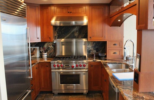 Portsmouth House | Wake up to a stunning year-round Narragansett Bay, bridge, & lighthouse view