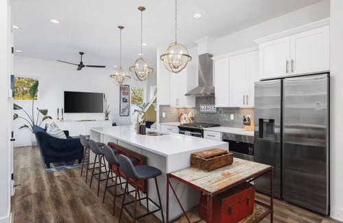 Hurwood Heights House | Walk Geodis Stadium & Restaurants - Rooftop, EV Garage
