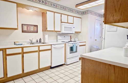 Branson Condo | Walk-In ~ Clean ~ 2 Kings ~ Indoor Pool ~ Hot Tub
