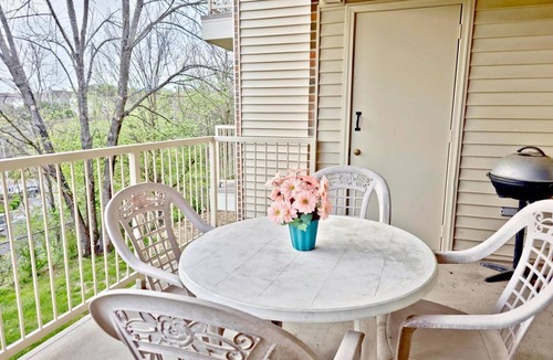 Branson Condo | Walk-In ~ Clean ~ 2 Kings ~ Indoor Pool ~ Hot Tub
