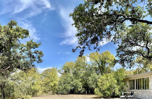 Bluffington House | WALK TO ACL FEST - Sleeps10 with Hilltop Privacy