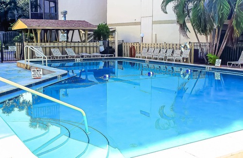 Siesta Key Condo | Walk to Crescent Beach | Lanai Bay Views | Heated Pool | Ground Floor | Private Fishing Pier
