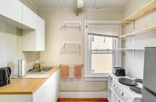 Hudson Apartment | Walk to Dtwn Hudson Cozy Upstate Apartment