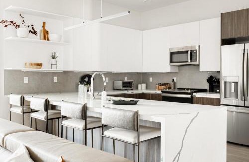 Jefferson Park House | Walk to Gameday - Jefferson Park Condo - Tesoro