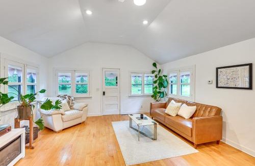 Cassopolis House | Walk to Kelsey Lake Cassopolis Home with Yard!