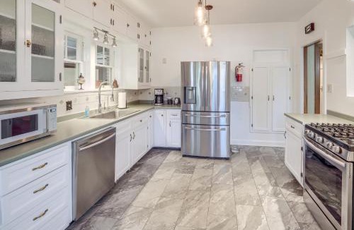 Roswell House | Walk to Main Street Charming Roswell Home!