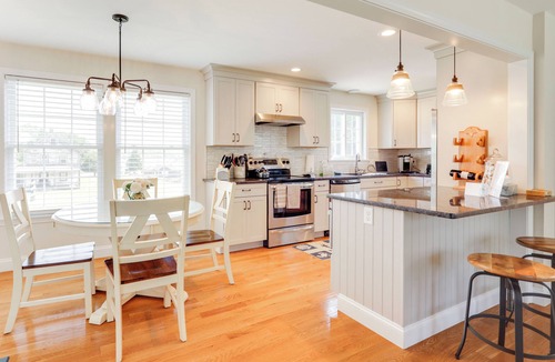 Pawcatuck House | Walk to Pawcatuck River: Family-Friendly Home!
