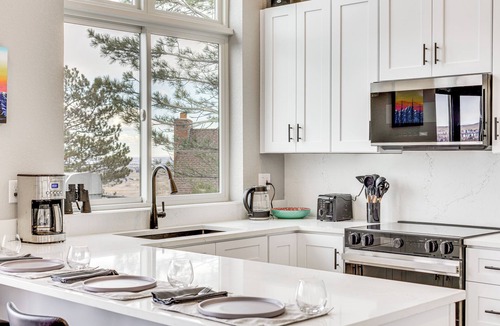 Golden House | Walk to Trail: 'Lookout Landing' Newly Built Home!