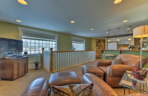 Logan Apartment | Walkable Downtown Logan Apartment w/Rooftop Deck