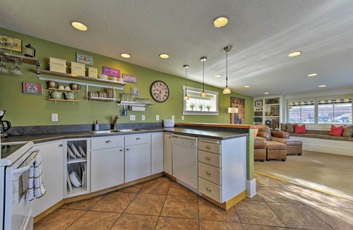 Logan Apartment | Walkable Downtown Logan Apartment w/Rooftop Deck