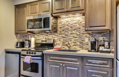 Goose Hollow Apartment | Walkable Portland Studio < 1 Mi to Dtwn!