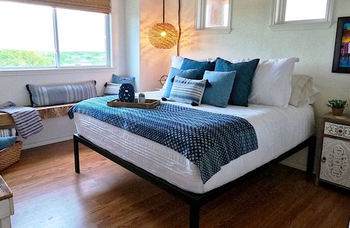 Port Alto House | Want to Get Away? Come "Seas the Bay!"