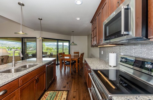 Wapato Point Condo | Wapato Point Halmalka Condo 510B 3 Bed 2 Bath Sleeps 8, Lake Views, Next to Pool