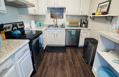 St. Marys House | Warm and Bright Pet Friendly Home with Full Privacy Fenced Backyard!