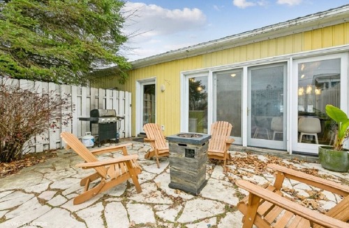 Bridgman House | Warren Dunes - Large 2 Br-2 Bath, Hot Tub, Wbfpl , Next To Wineries
