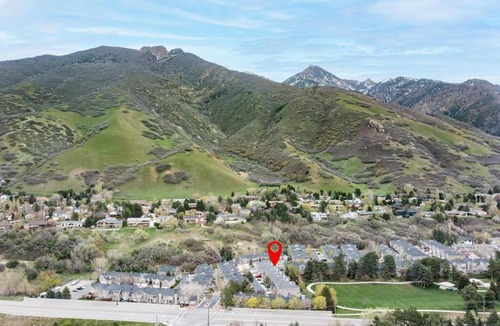 Cottonwood Heights Villa | Wasatch Retreat - Pool Table, Ping Pong, & Arcade!