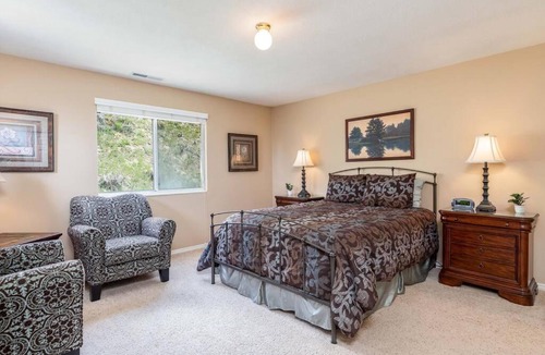 Cottonwood Heights Villa | Wasatch Retreat - Pool Table, Ping Pong, & Arcade!