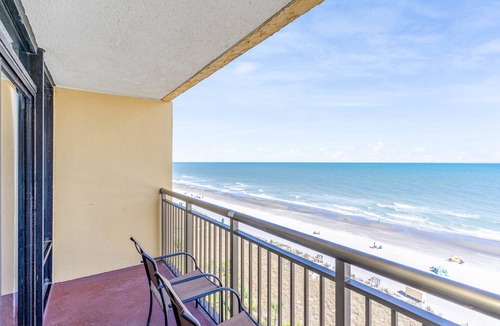 Myrtle Beach Condo | WATCH THE TIDE ROLL IN FROM THIS STUDIO CONDO IN MYRTLE BEACH