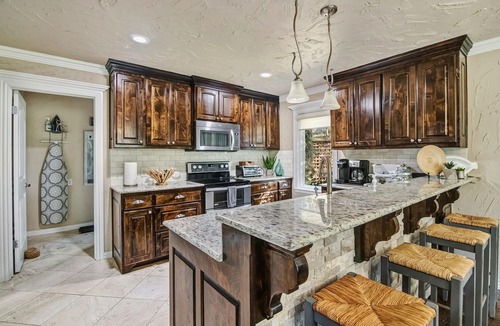 Holly Lake Ranch House | WATER AND GOLF COURSE VIEWS! HOT TUB! GAME ROOM! OUTDOOR DINING!