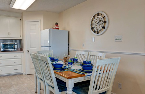 Silver Cay House | Water's Edge – Fun beach house on the canal, great for fisherman and beachgoers!