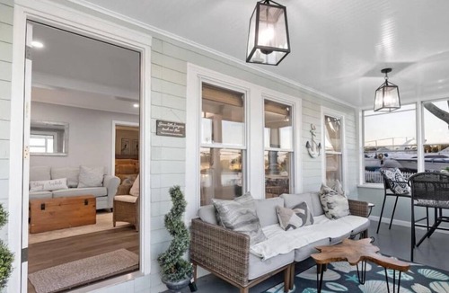 Warwick Apartment | Waterfront 2-bedroom apartment in Beach Cottage with WiFi, AC Central RI Locale