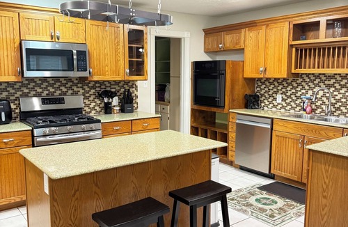 La Porte House | Waterfront 3bed/2bath with Hot Tub/Jacuzzi near Kemah Boardwalk NASA Galveston