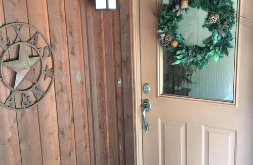 Holly Lake Ranch House | Waterfront Cabin on Holly Lake, sleeps 6, private boat dock with canoe