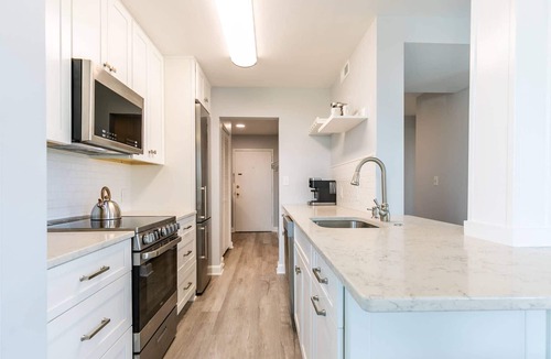 Eastport Condo | Waterfront Condo with Rooftop Pool, Spa Creek Views & Prime Eastport Location with Parking