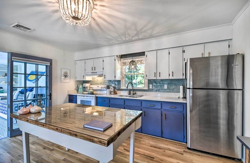 Deltaville Cottage | Waterfront Deltaville Cottage w/Fire Pit!