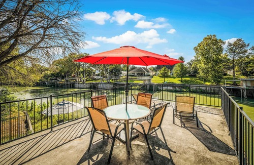 McQueeney House | Waterfront | Dock Access | Fire Pit | Sleeps 12!