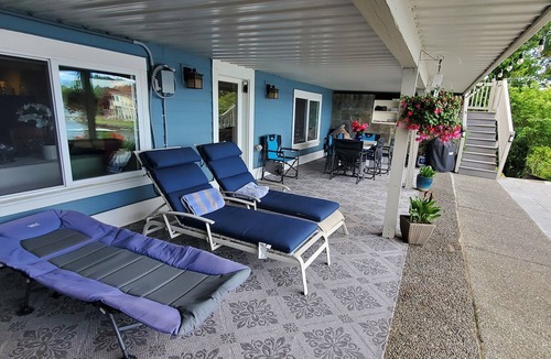 Lake Stevens House | Waterfront Gated, Breathtaking Mountain & Lake View Guest House on Lake Stevens!