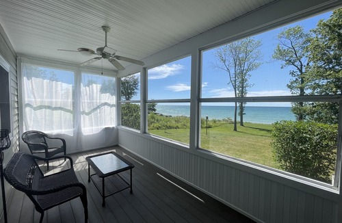 Sterling House | Waterfront house with amazing views of Lake Ontario and Sunsets