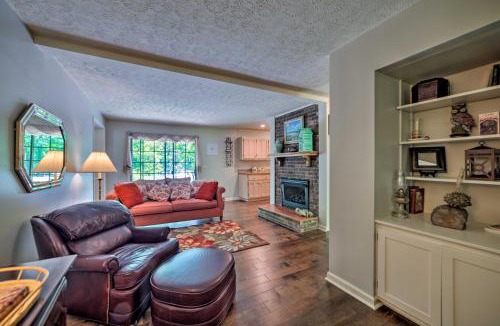 Cadiz House | Waterfront Lake Barkley Home with Deck and Fire Pit!