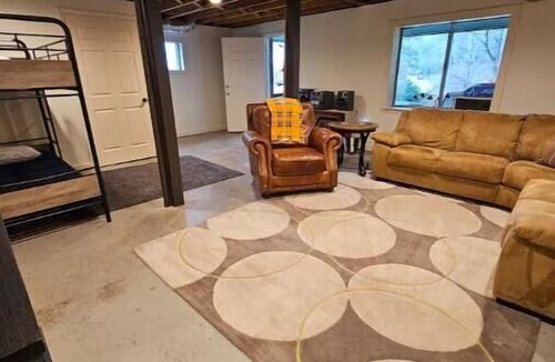 Ten Mile House | Watts Bar LakenThe Thomas House 2489 River Rd. Kingston TN 37763
