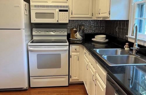 Green Hills Condo | We welcome you home to this peaceful and centrally-located house