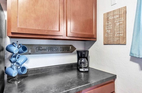 Lansing House | Welcome Home (+ your pup) MSU 2 mi