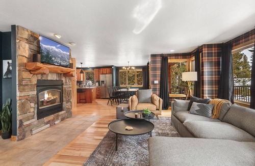 Breckenridge House | Welcome to Kindred Luxury Chalet in Breckenridge Hot Tub Pets Full Redesign