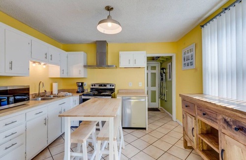 Inglewood House | Welcome to our Sunny, peaceful, and centrally-located home