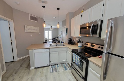 Corpus Christi Condo | Welcome to Paradise! Newly Remodeled and only a 3 Minute Walk to the Beach!
