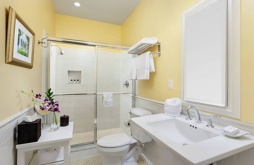 Uptown - Upper Duval House | Welcome to Paradise! Discover the History and Soul of Key West! Nightlife!