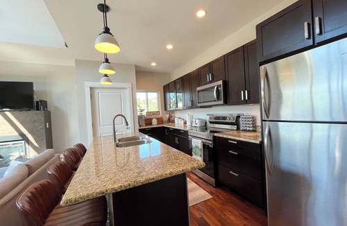 Ravenna House | Welcome to The Yeti Hut!