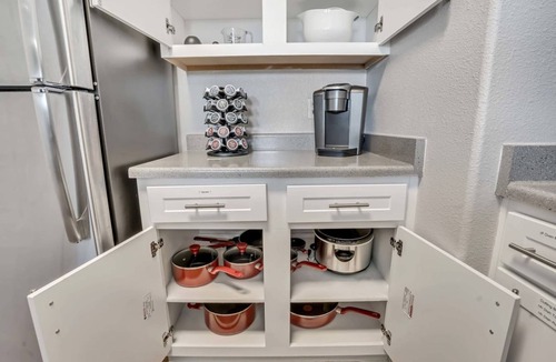 Clearfield Apartment | Welcoming 2BR Pool Gym Near Hill AFB Lagoon